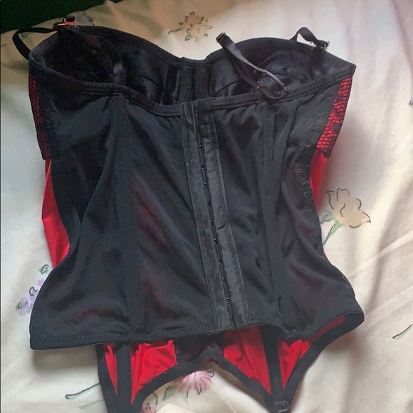 Red/black corset - Picture 2 of 2